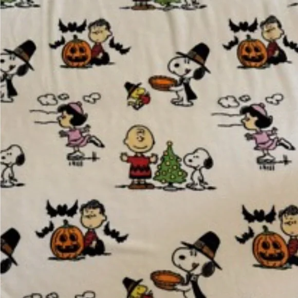 Berkshire Peanuts VelvetSoft Throw Blanket - Halloween/Thanksgiving/Christmas - Picture 5 of 5